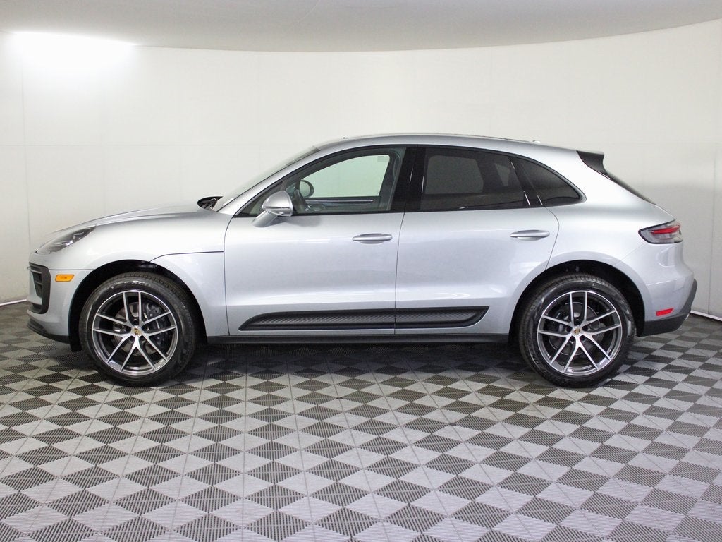 2025 Porsche Macan Base