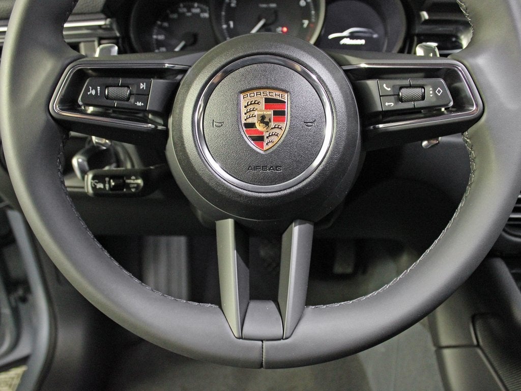 2025 Porsche Macan Base