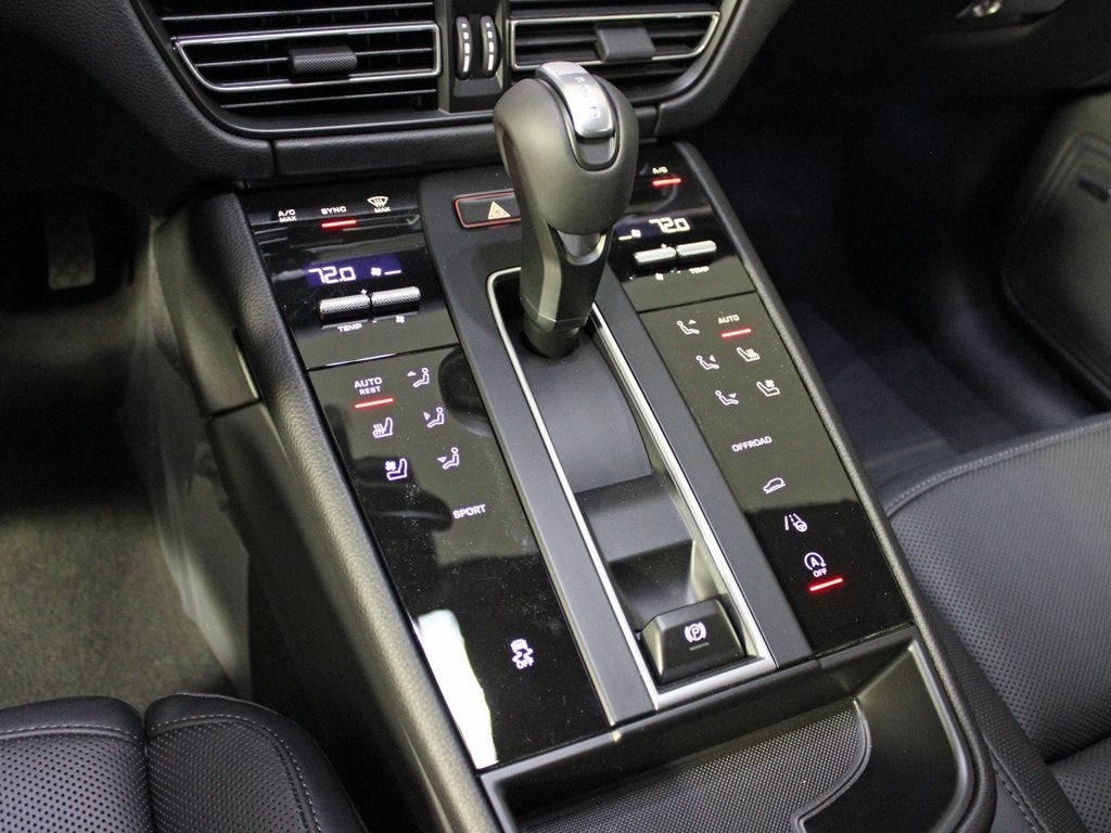 2025 Porsche Macan Base