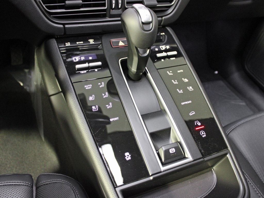 2025 Porsche Macan Base