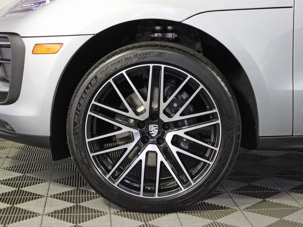 2025 Porsche Macan Base