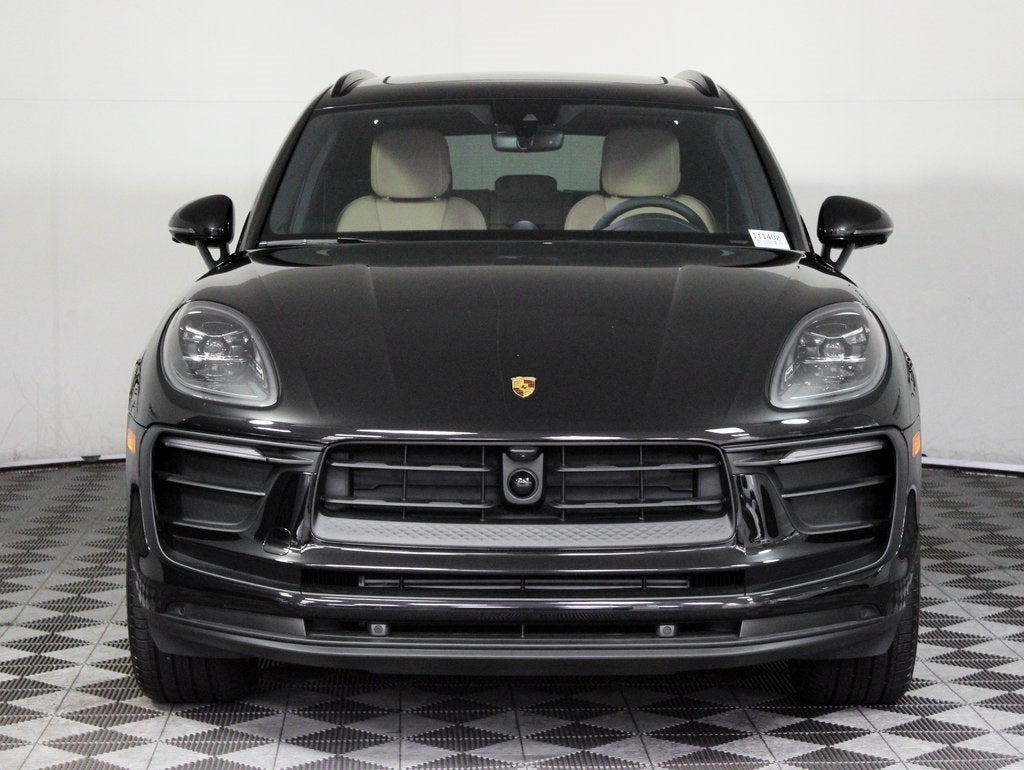 2025 Porsche Macan Base
