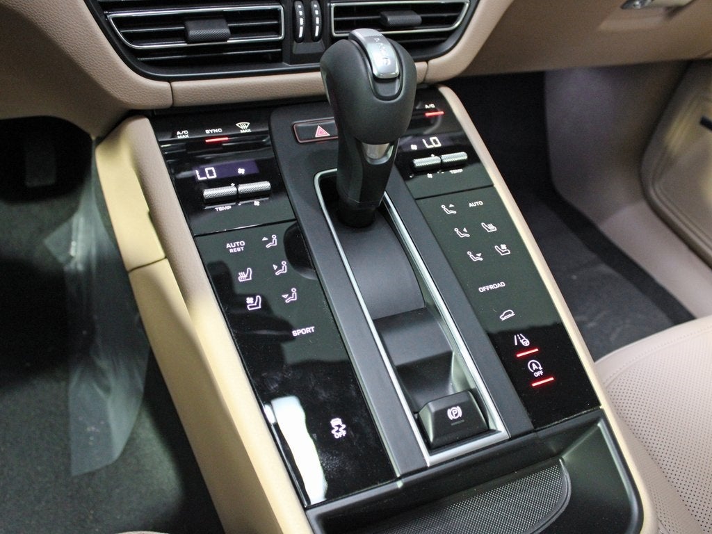 2025 Porsche Macan Base