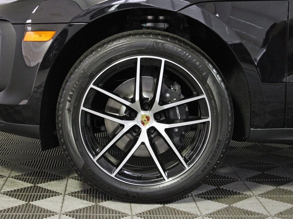 2025 Porsche Macan Base