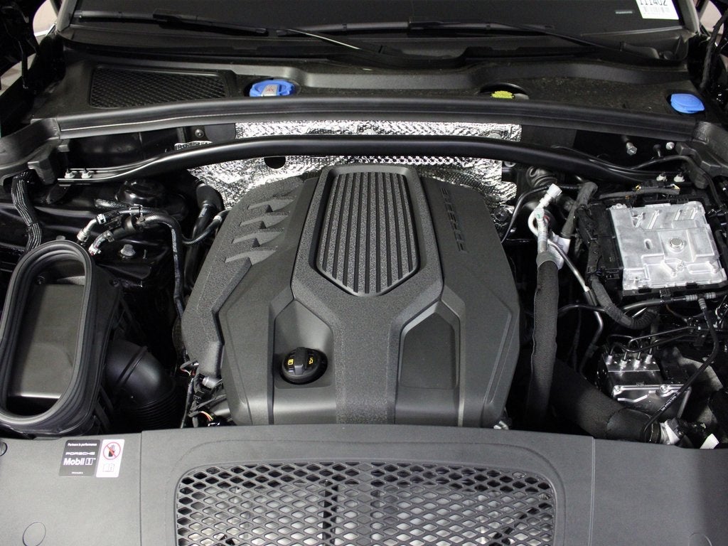 2025 Porsche Macan Base