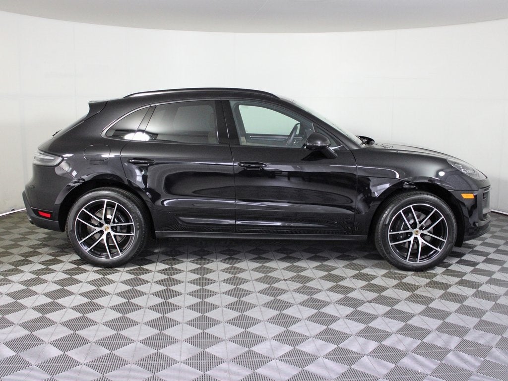 2025 Porsche Macan Base