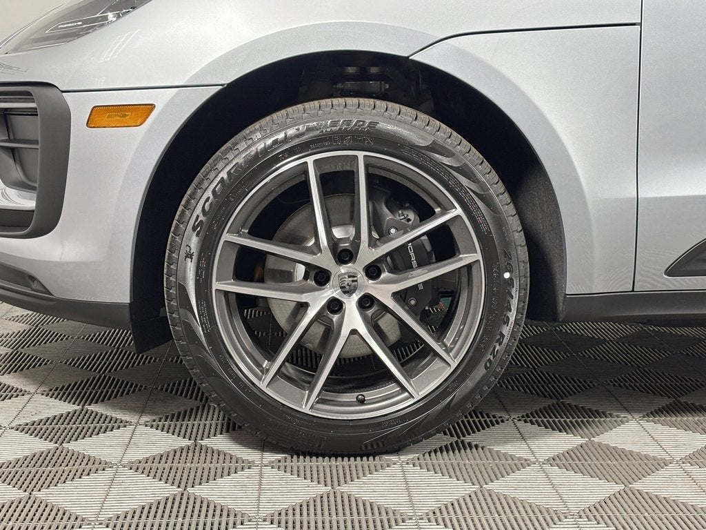 2026 Porsche Macan Base