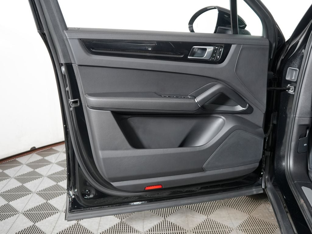 2023 Porsche Cayenne Base