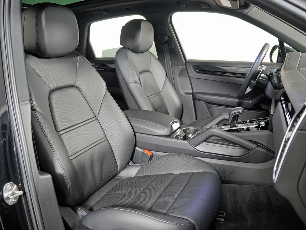 2023 Porsche Cayenne Base