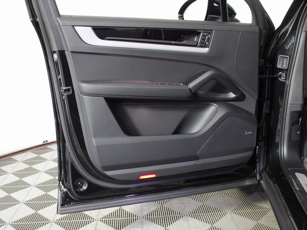 2025 Porsche Cayenne Base