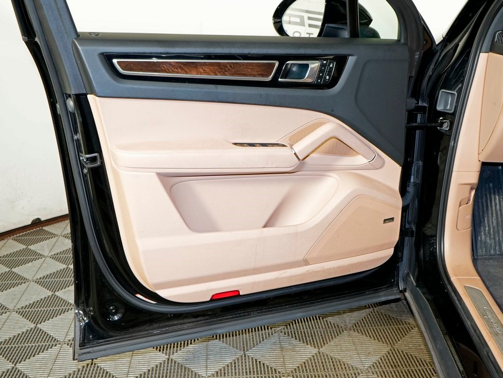 2023 Porsche Cayenne Base