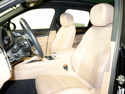 2023 Porsche Cayenne Base