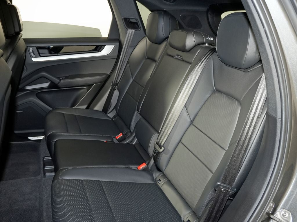 2024 Porsche Cayenne Base