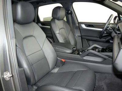 2024 Porsche Cayenne Base