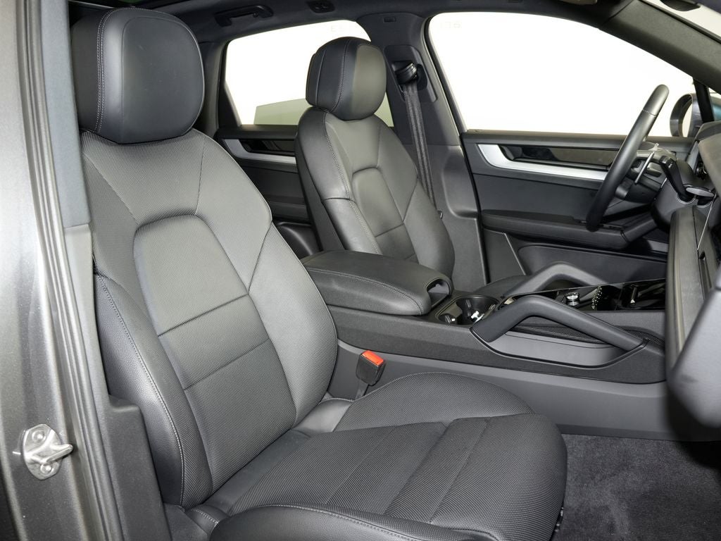 2024 Porsche Cayenne Base