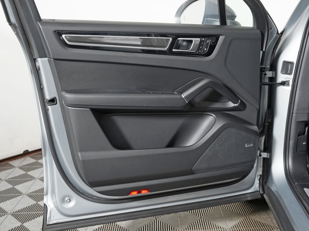 2023 Porsche Cayenne Base