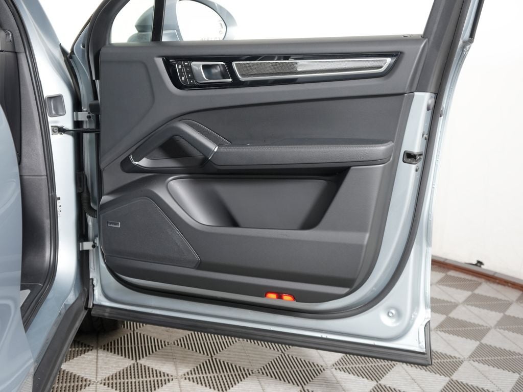 2023 Porsche Cayenne Base