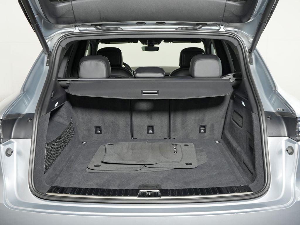 2023 Porsche Cayenne Base