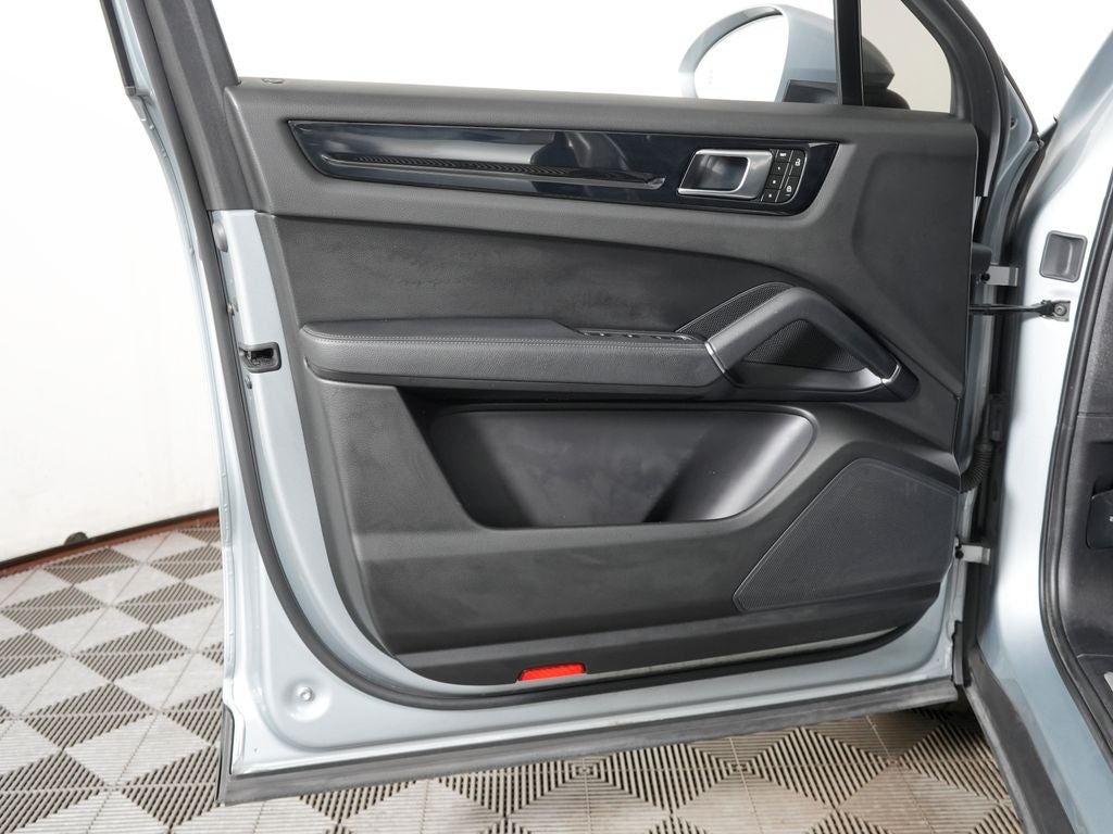 2023 Porsche Cayenne Base