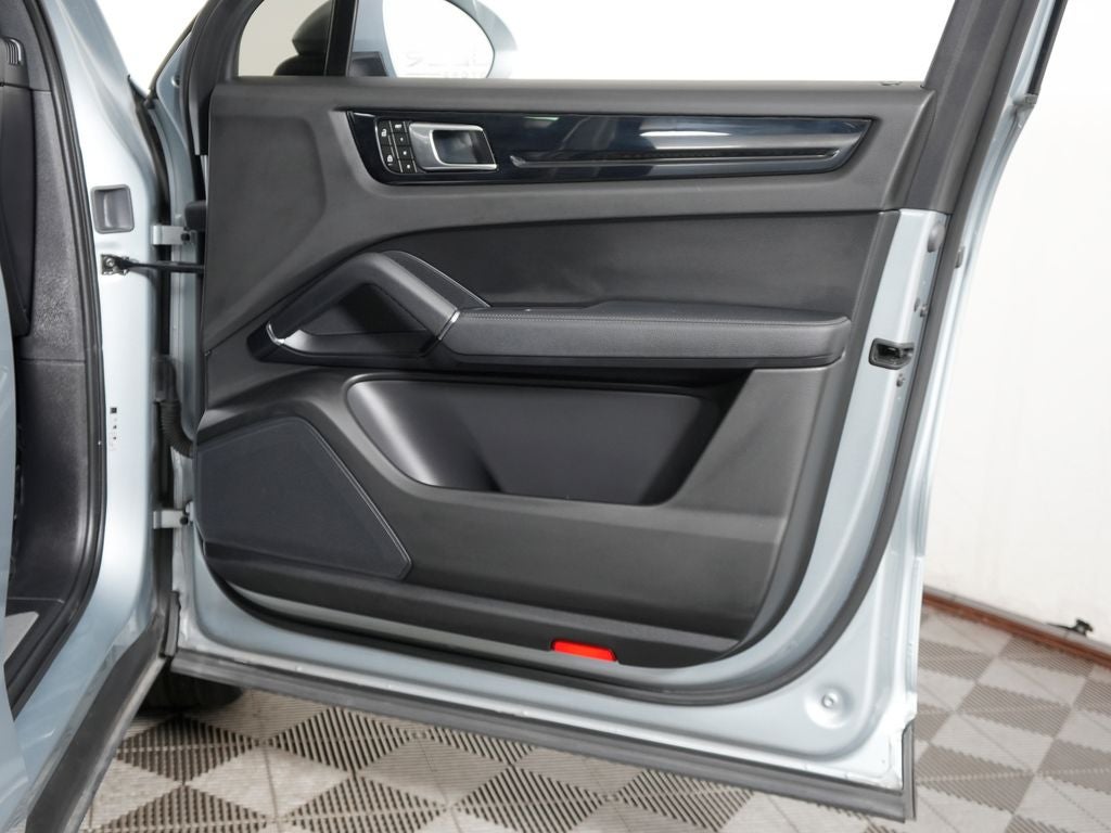 2023 Porsche Cayenne Base