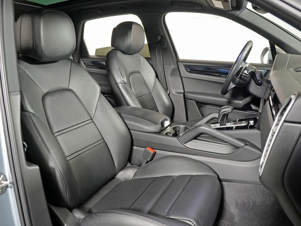 2023 Porsche Cayenne Base