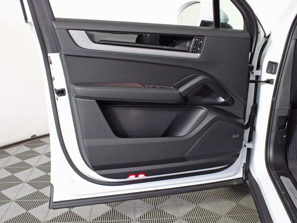 2025 Porsche Cayenne Base