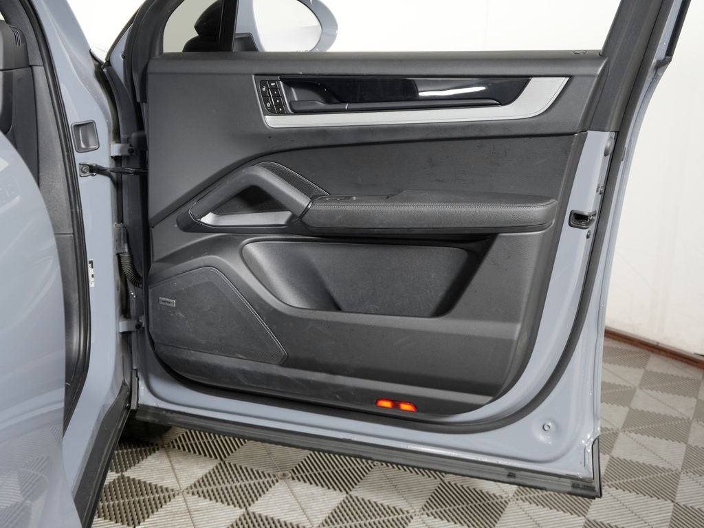 2024 Porsche Cayenne Base