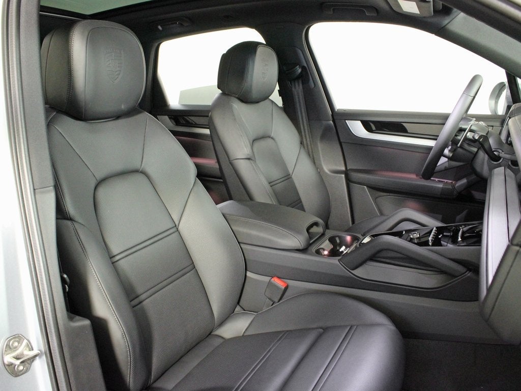 2025 Porsche Cayenne Base