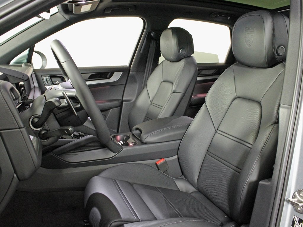 2025 Porsche Cayenne Base