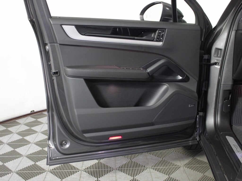 2025 Porsche Cayenne Base