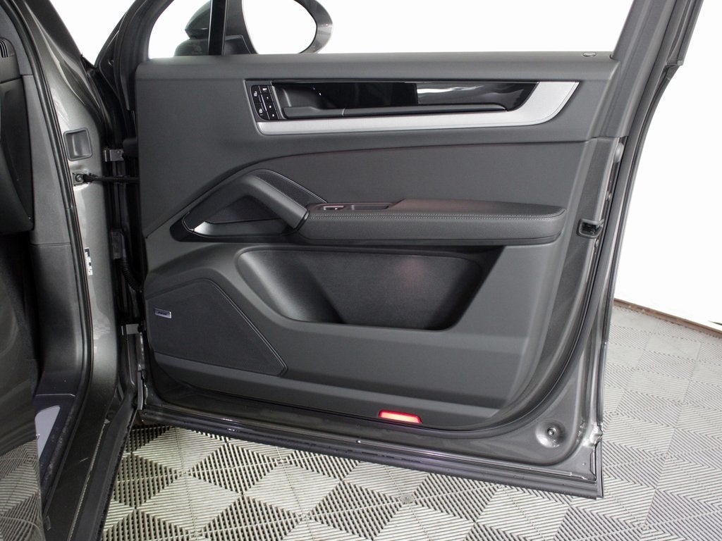 2025 Porsche Cayenne Base