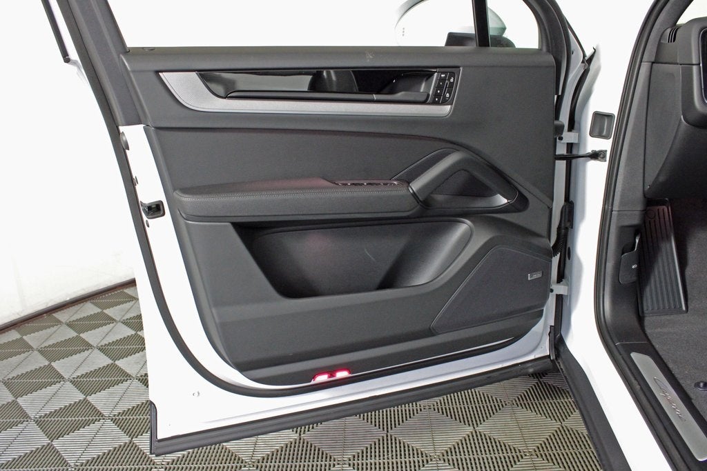 2025 Porsche Cayenne Base