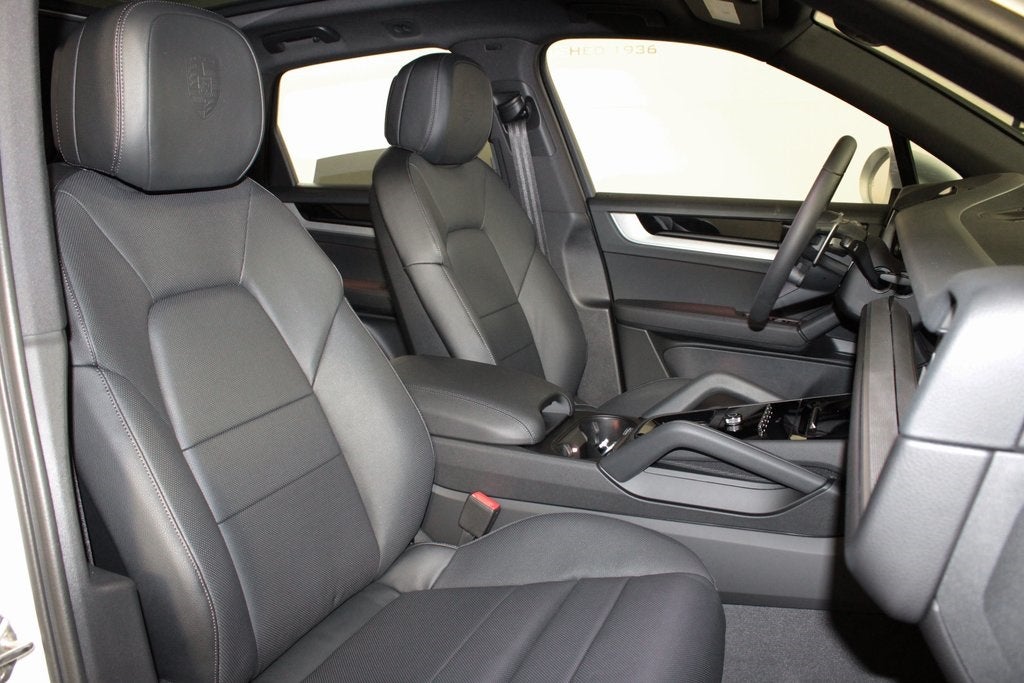 2025 Porsche Cayenne Base