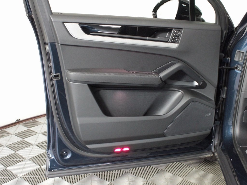 2025 Porsche Cayenne Base