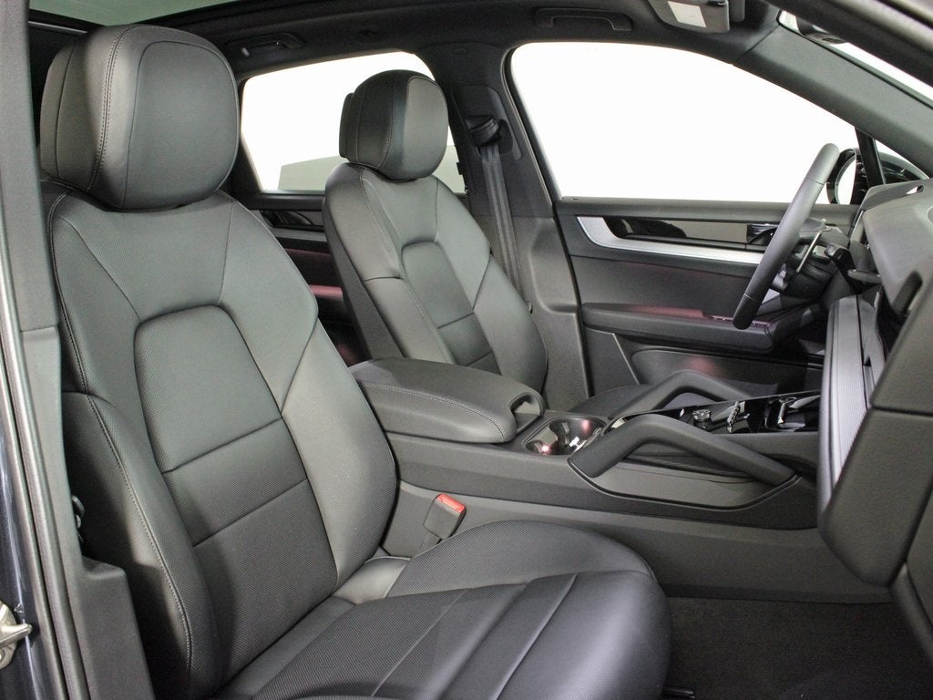 2025 Porsche Cayenne Base