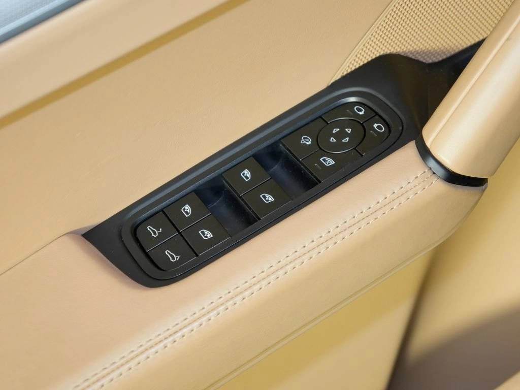 2024 Porsche Cayenne Base