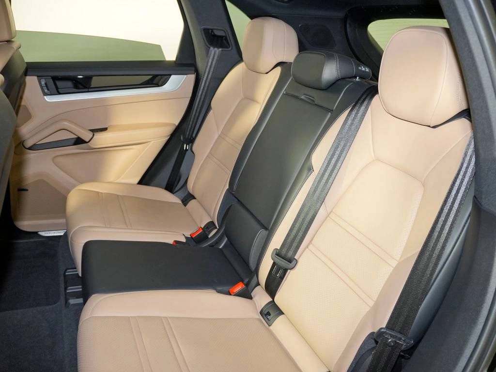 2024 Porsche Cayenne Base