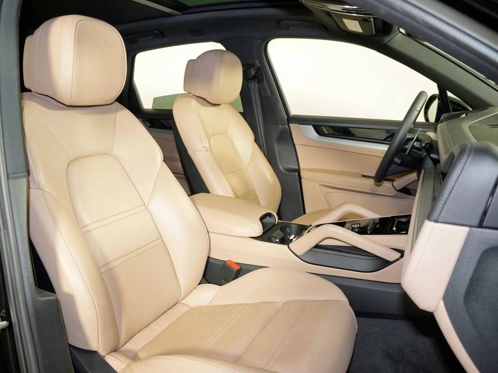 2024 Porsche Cayenne Base