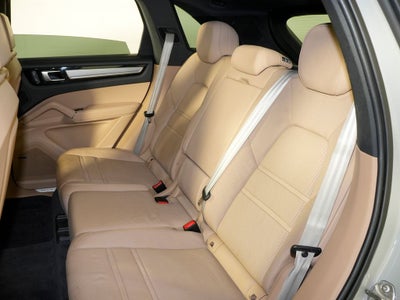 2023 Porsche Cayenne Platinum Edition