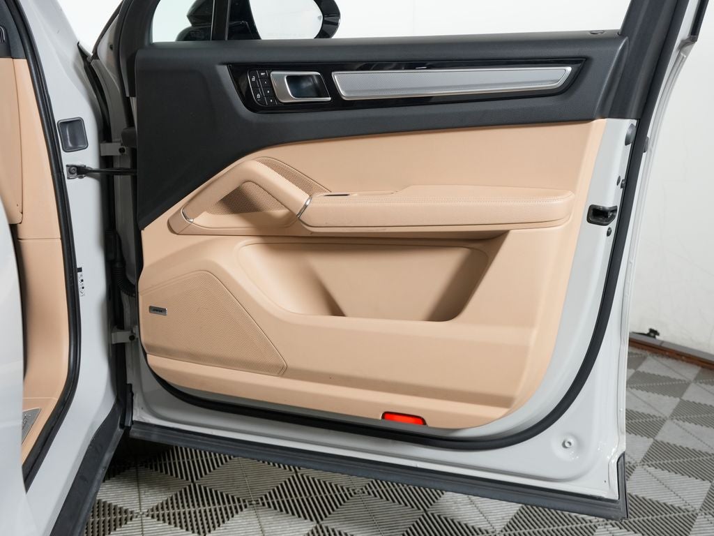 2023 Porsche Cayenne Platinum Edition