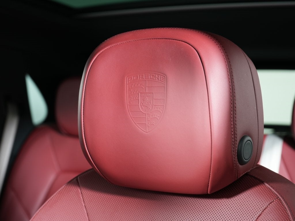 2023 Porsche Cayenne Platinum Edition