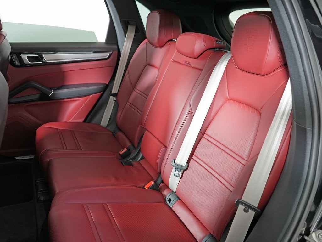 2023 Porsche Cayenne Platinum Edition
