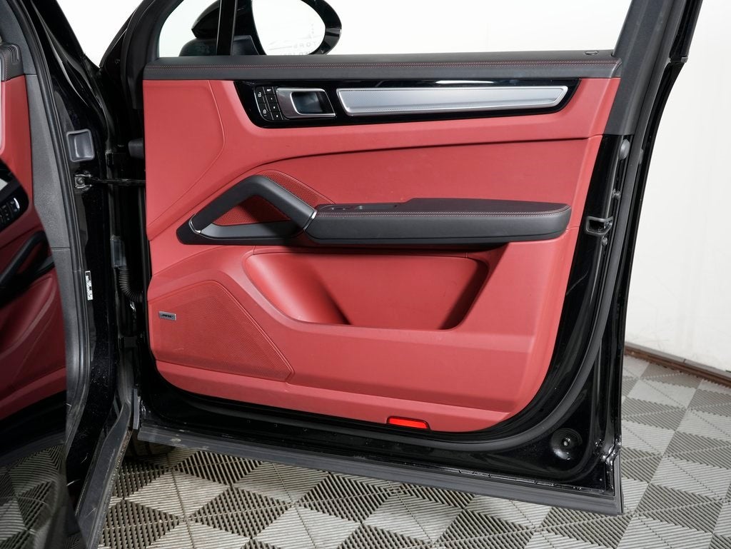 2023 Porsche Cayenne Platinum Edition