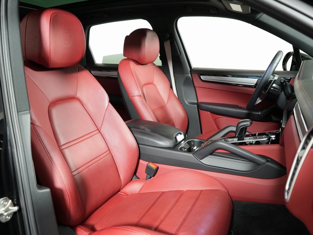 2023 Porsche Cayenne Platinum Edition