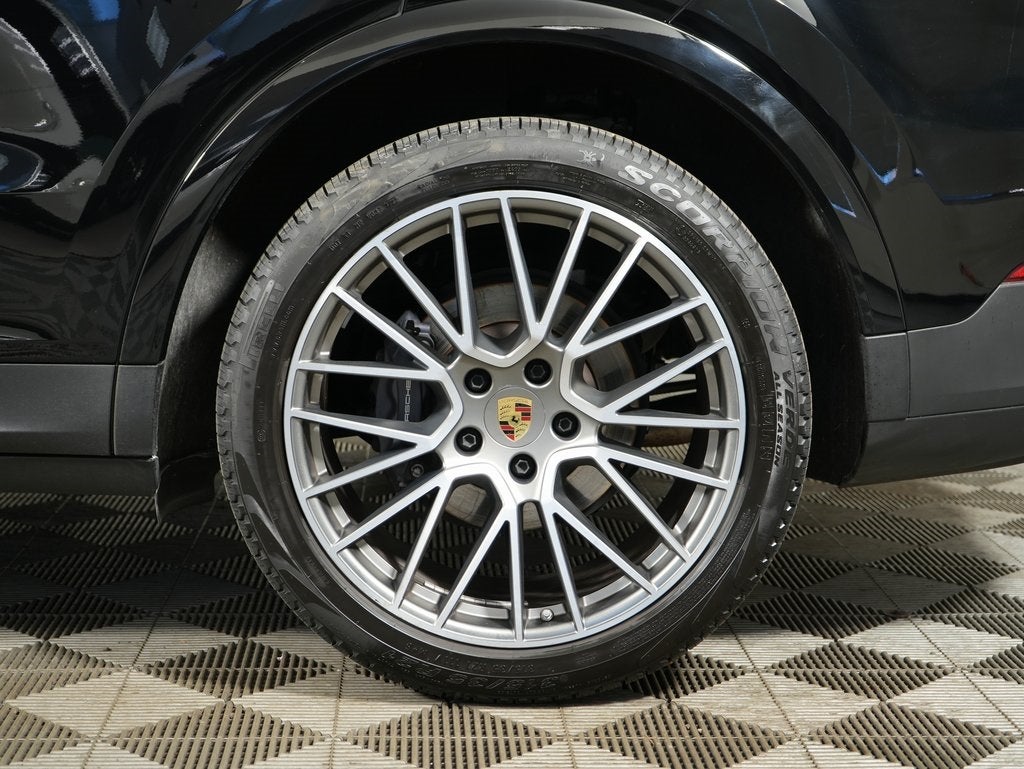 2023 Porsche Cayenne Platinum Edition