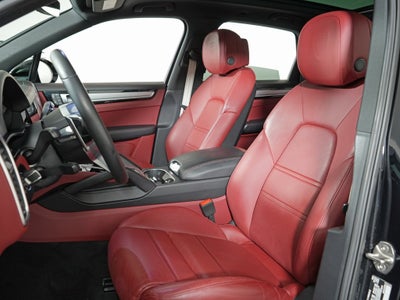 2023 Porsche Cayenne Platinum Edition