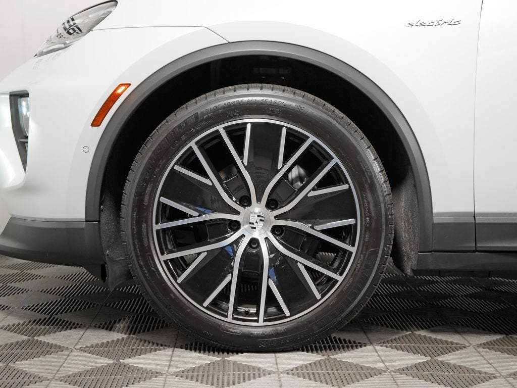 2025 Porsche Macan Electric 4