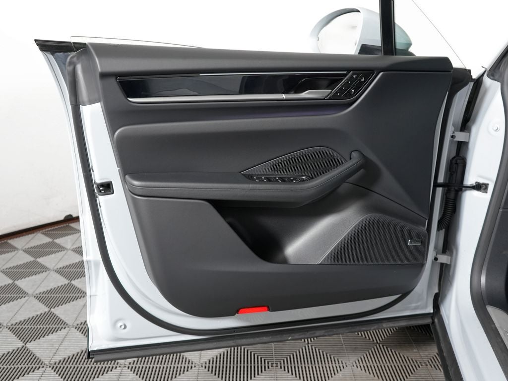 2025 Porsche Macan Electric 4