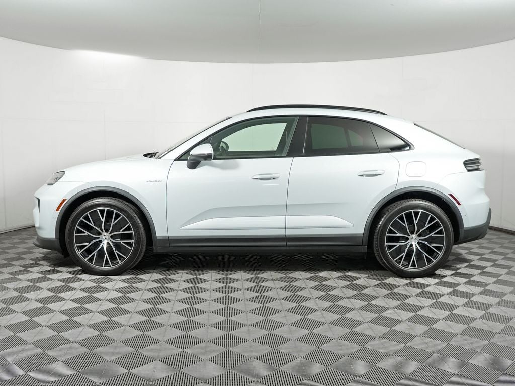 2025 Porsche Macan Electric 4