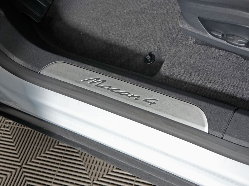 2025 Porsche Macan Electric 4